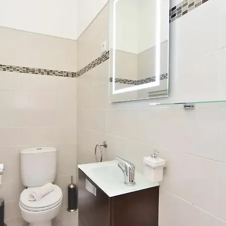 Lightoasis 1 דירה אוייראס